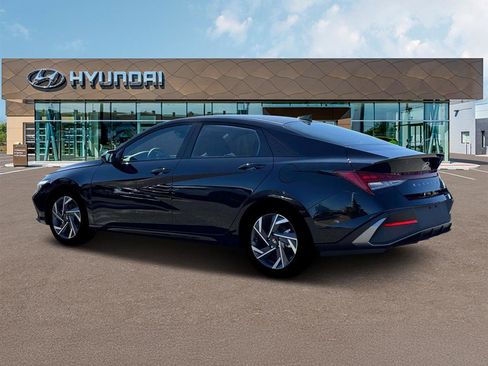 New 2025 Hyundai Elantra SEL image 4
