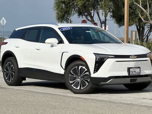 Used 2024 Chevrolet Blazer EV LT image 2
