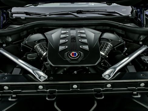 Used 2024 BMW ALPINA XB7 AWD/4WD image 17