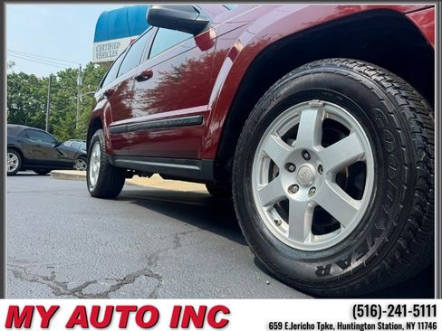 Used 2009 Jeep Grand Cherokee Laredo AWD/4WD image 9