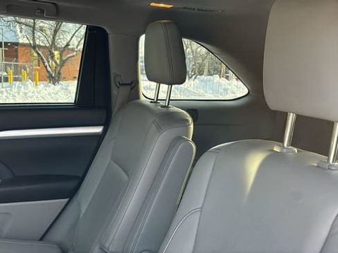 Used 2015 Toyota Highlander XLE image 27