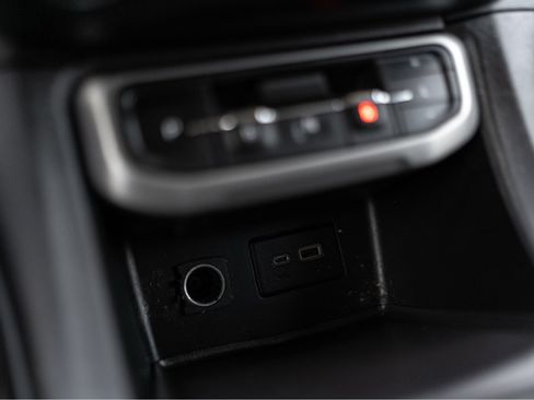 Used 2023 GMC Acadia SLE FWD image 21