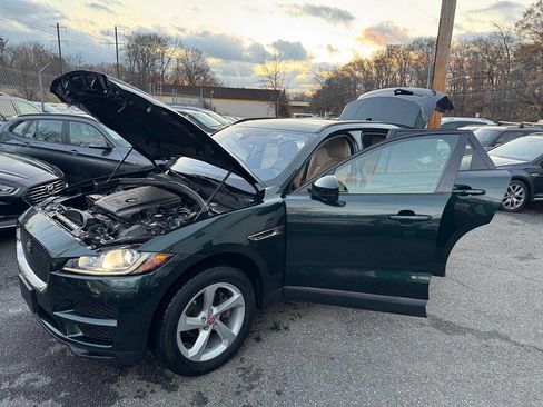 Used 2017 Jaguar F-PACE Premium image 8