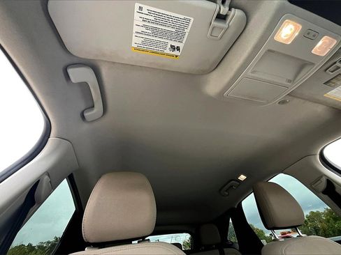 Used 2021 Ford Escape SE image 21