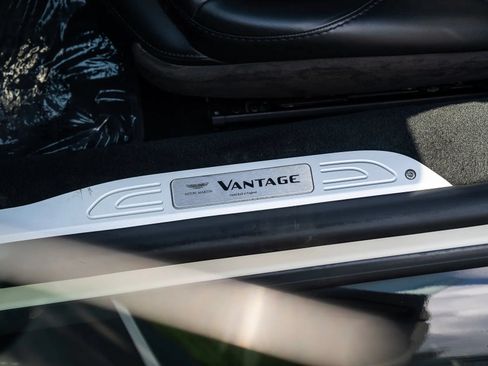 Used 2019 Aston Martin V8 Vantage Coupe RWD image 28
