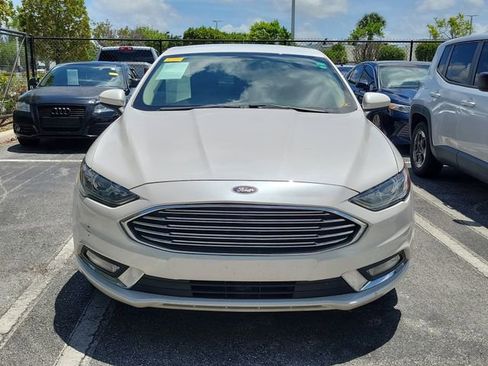 Used 2017 Ford Fusion SE w/ Equipment Group 601A FWD image 2