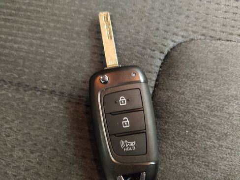 Used 2023 Hyundai Santa Fe SE image 32