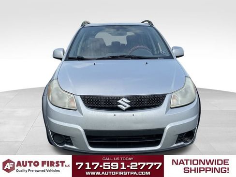 Used 2010 Suzuki SX4 AWD Hatchback image 2