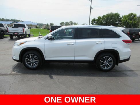 Used 2019 Toyota Highlander XLE AWD/4WD image 11