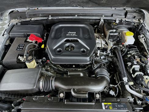 Used 2020 Jeep Wrangler Unlimited Sahara image 30