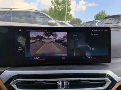 Used 2023 BMW 330i Sedan w/ Premium Package image 17