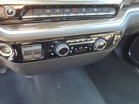Used 2025 Chevrolet Silverado 1500 LT AWD/4WD image 21
