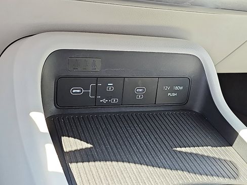 Used 2024 Hyundai Kona SEL image 23