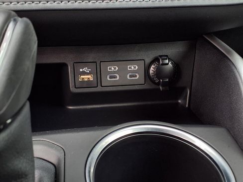 Certified 2025 Toyota Highlander XLE image 11