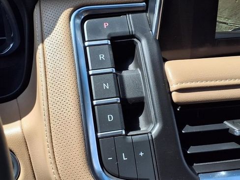 Used 2022 Chevrolet Tahoe Premier RWD image 12