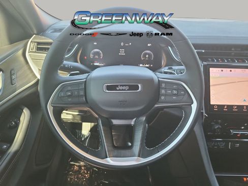 New 2025 Jeep Grand Cherokee Limited RWD image 30