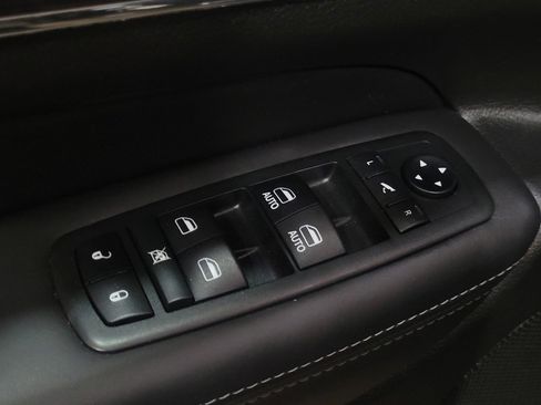 Used 2019 Jeep Grand Cherokee Overland AWD/4WD image 27