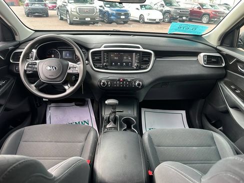 Used 2020 Kia Sorento LX FWD image 26