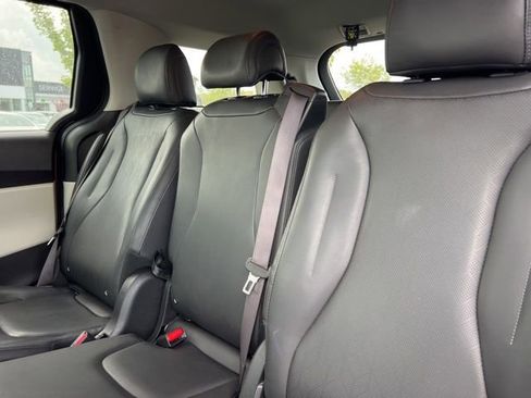 Certified 2024 Kia Carnival LX image 30