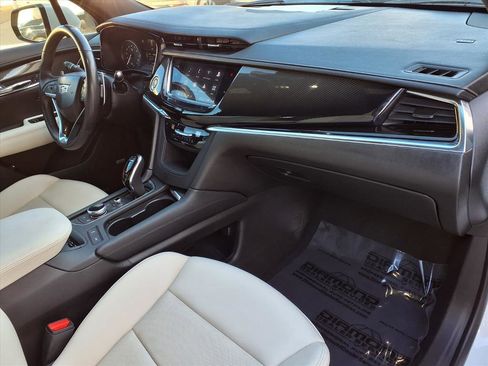 Used 2022 Cadillac XT6 Sport w/ Technology Package image 8