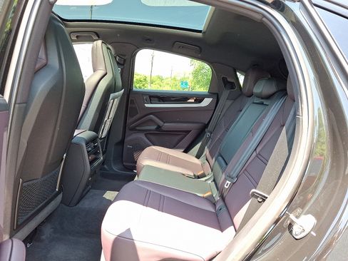 Used 2024 Porsche Cayenne S image 5