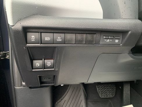 New 2026 Toyota Sienna XLE image 32