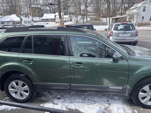 Used 2011 Subaru Outback 2.5i Premium image 6