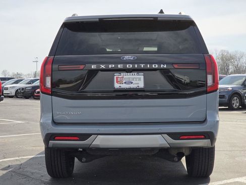 Used 2025 Ford Expedition Platinum w/ Platinum Ultimate Package AWD/4WD image 17