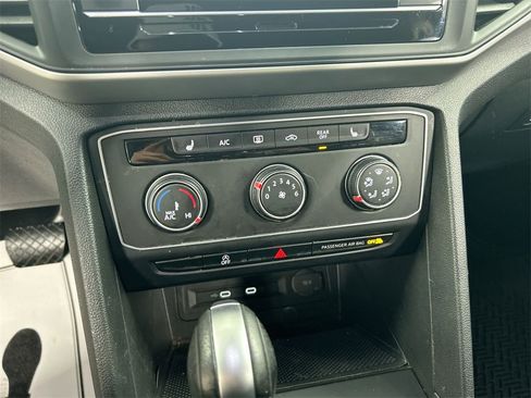 Certified 2022 Volkswagen Atlas SE image 21