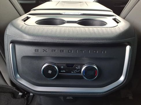 Used 2025 Ford Expedition Active image 26