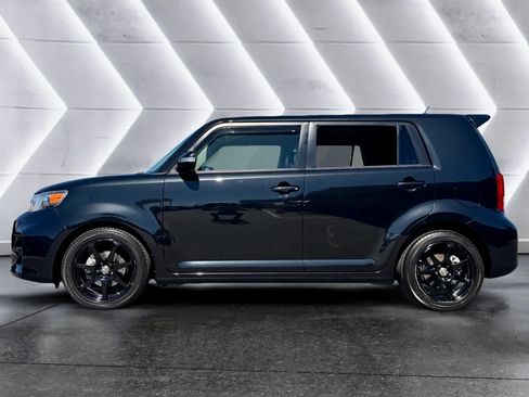 Used 2012 Scion xB FWD image 2