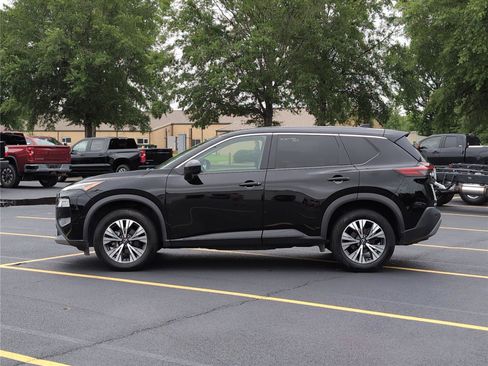 Used 2023 Nissan Rogue SV FWD image 2