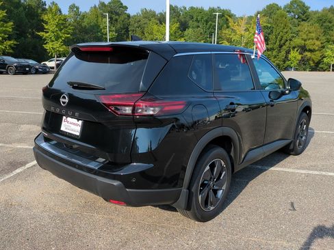 Used 2026 Nissan Rogue SV FWD image 4