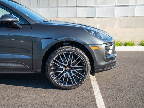 Certified 2026 Porsche Macan AWD/4WD image 9