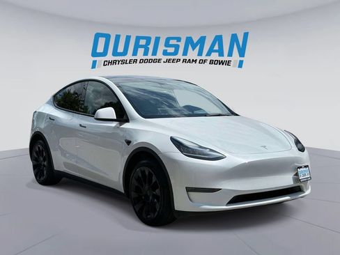 Used 2023 Tesla Model Y Long Range AWD/4WD image 1