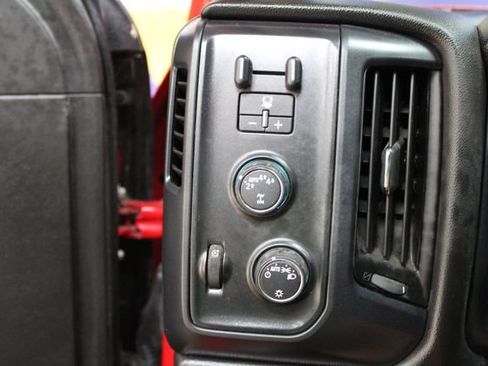 Used 2018 Chevrolet Silverado 1500 Custom w/ Custom Convenience Package AWD/4WD image 15