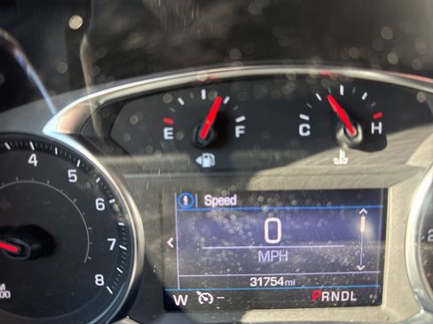 Used 2022 Chevrolet Equinox LS w/ LS Convenience Package image 10