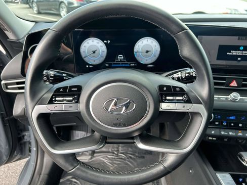 Used 2023 Hyundai Elantra SEL w/ Convenience Package image 16