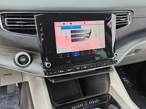 Used 2023 Jeep Wagoneer Series III w/ Preferred Equipment Group image 17