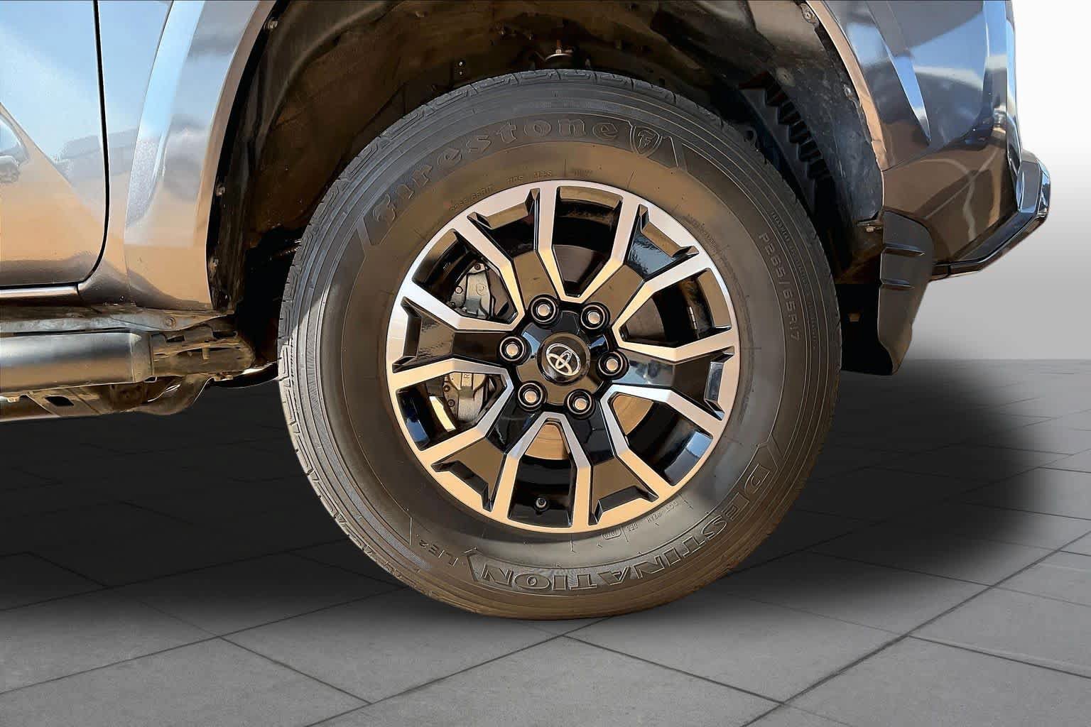 Used 2020 Toyota Tacoma TRD Sport w/ Technology Package AWD/4WD image 12