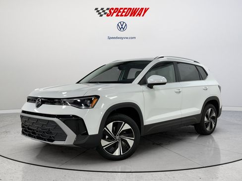 New 2025 Volkswagen Taos SE image 3
