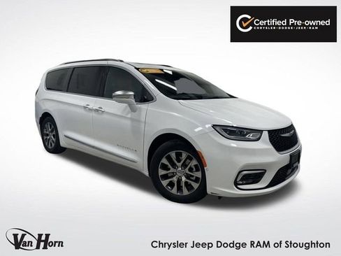 Used 2024 Chrysler Pacifica Pinnacle image 1