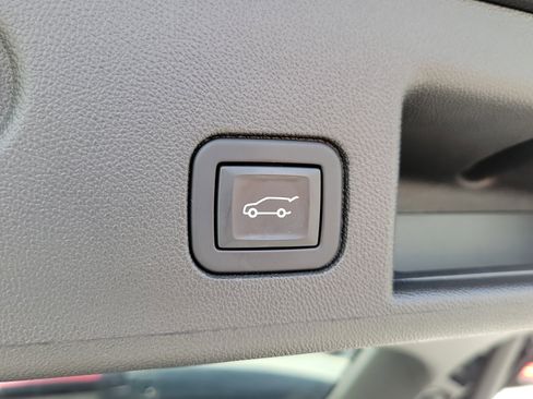 Used 2022 Chevrolet Equinox LT FWD image 11