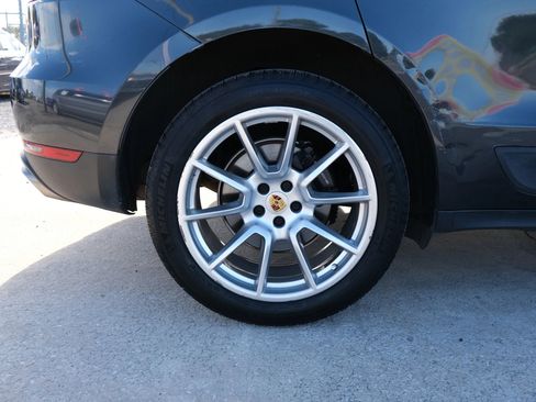 Used 2017 Porsche Macan image 14