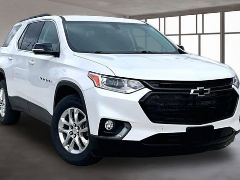 Used 2020 Chevrolet Traverse LT w/ LPO, Blackout Package AWD/4WD image 12