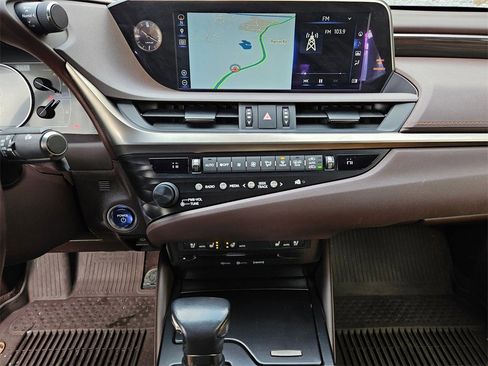 Used 2019 Lexus ES 300h w/ Premium Package image 15