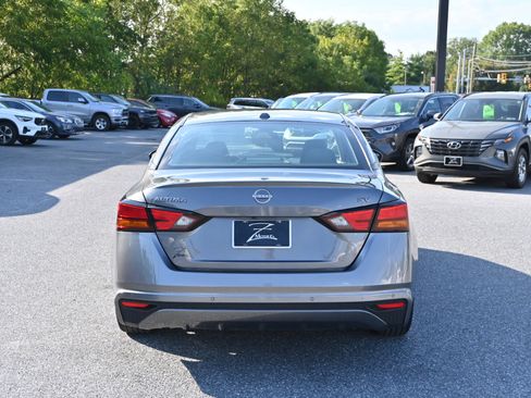 Used 2024 Nissan Altima 2.5 SV image 10