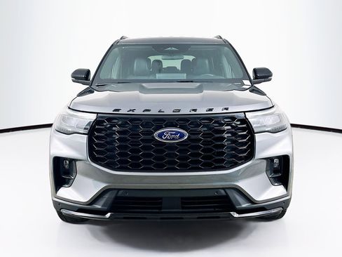 Used 2025 Ford Explorer ST-Line w/ ST-Line Street Pack AWD/4WD image 2