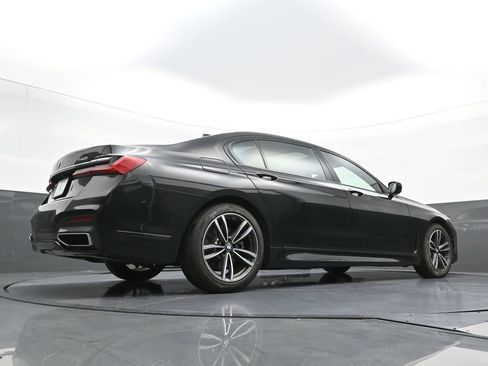 Used 2022 BMW 740i xDrive w/ M Sport Package image 28