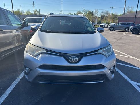Used 2018 Toyota RAV4 XLE image 2